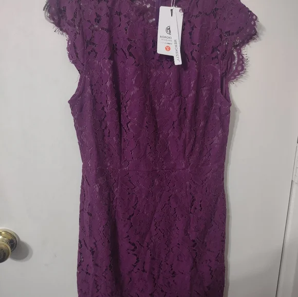Elegant Plum Lace Midi Dress - Picture 4 of 5